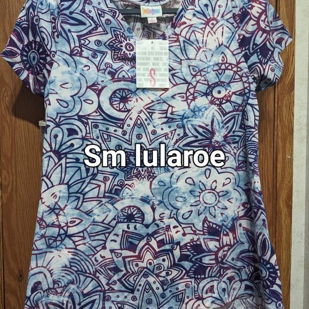 Lularoe top.